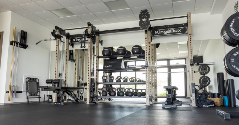 Platzsparendes Zubehör für kleine Fitnessstudios